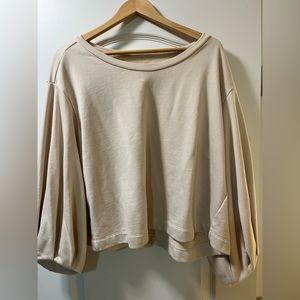 Anthropologie Maeve sweatshirt with stunning sleeves! Size: Large